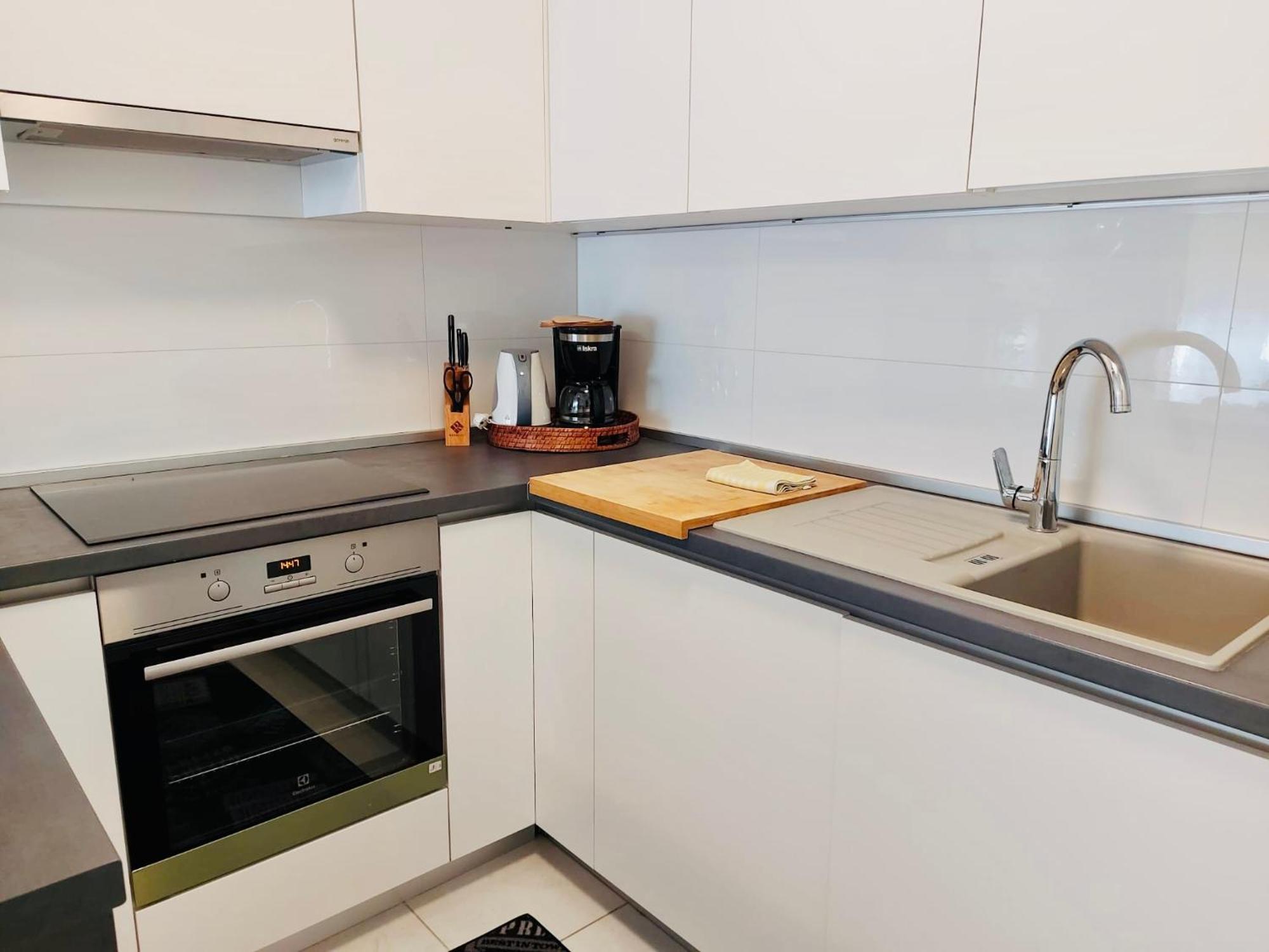 West Residence Luxury Apartment- Parking In Garage زغرب المظهر الخارجي الصورة